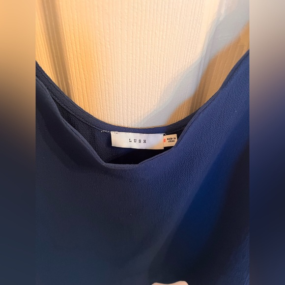 lush Scalloped Tank Top - Picture 3 of 3